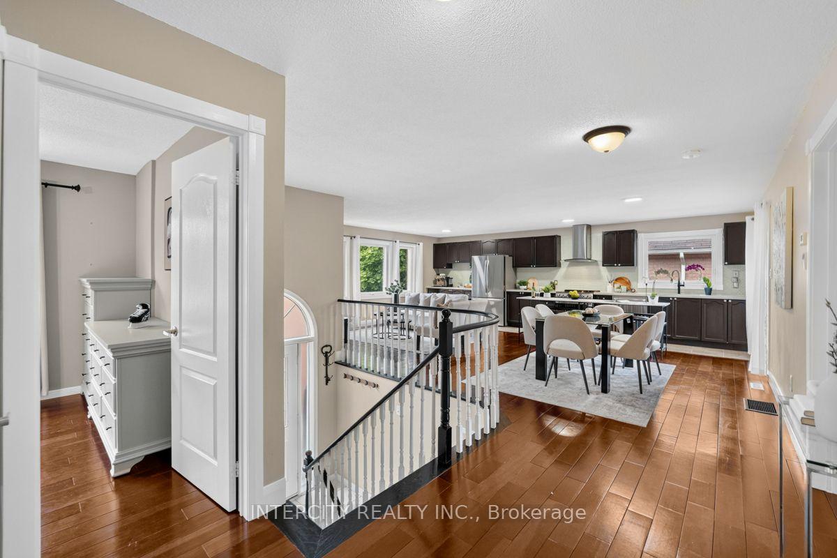 Photo 5 of 6 Compton Crescent, Bradford West Gwillimbury, Bradford — HOMEH