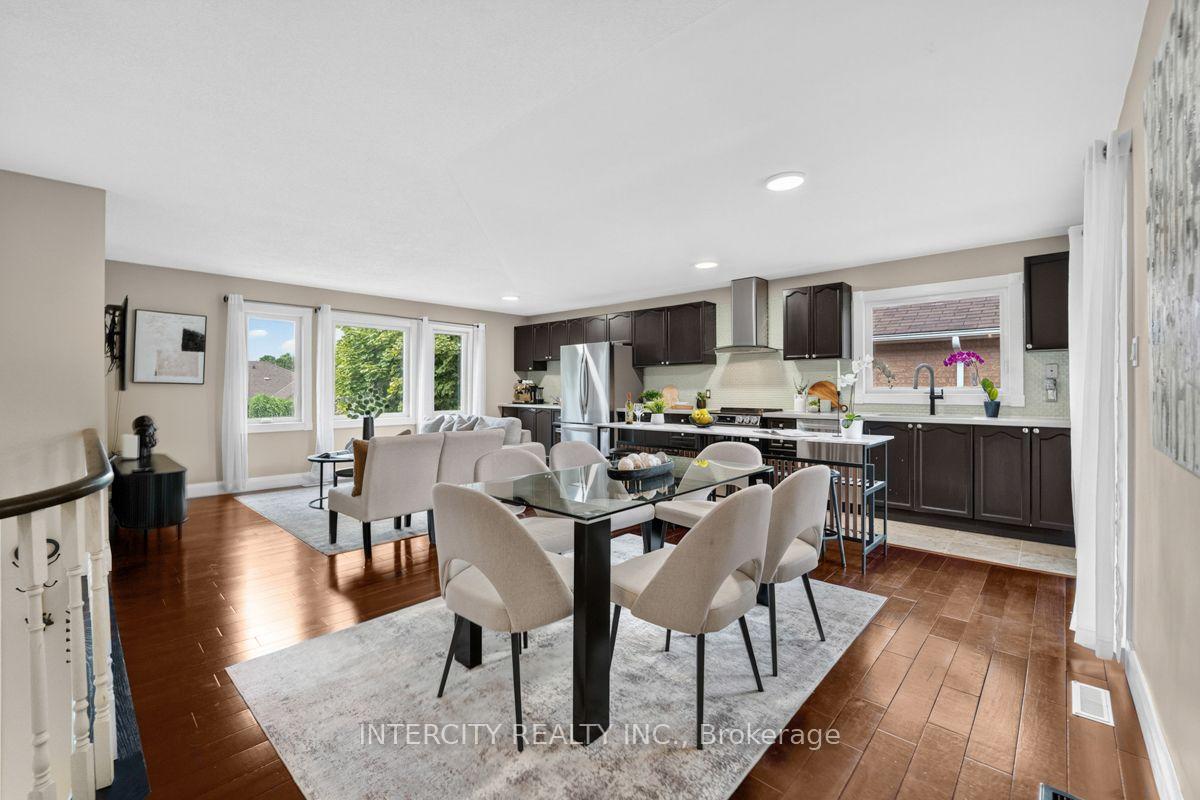 Photo 6 of 6 Compton Crescent, Bradford West Gwillimbury, Bradford — HOMEH