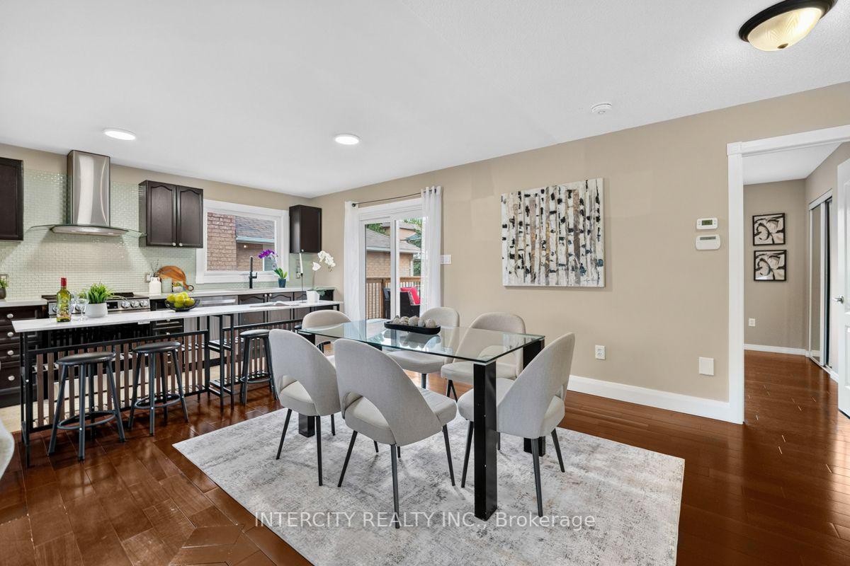 Photo 7 of 6 Compton Crescent, Bradford West Gwillimbury, Bradford — HOMEH