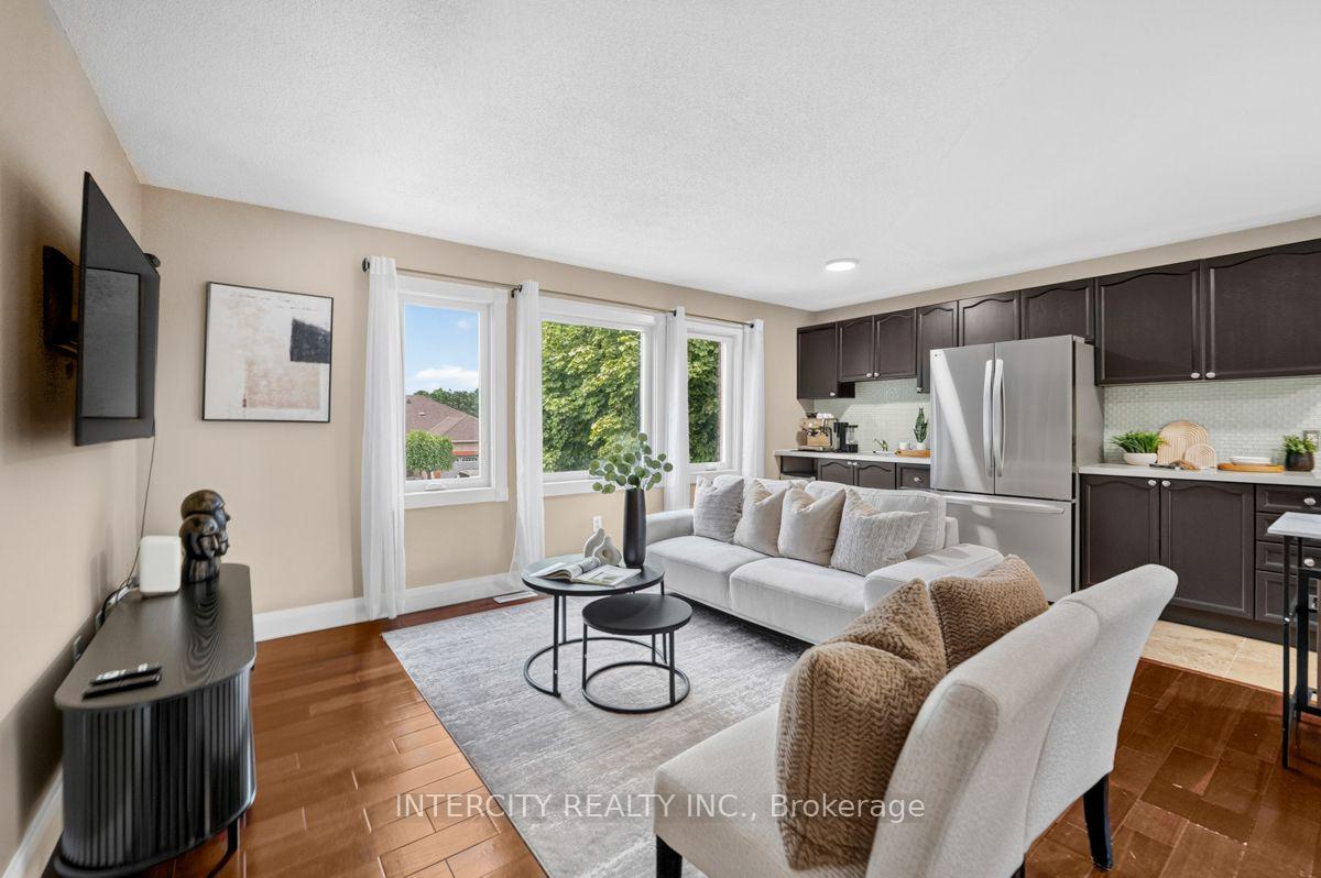 Photo 8 of 6 Compton Crescent, Bradford West Gwillimbury, Bradford — HOMEH