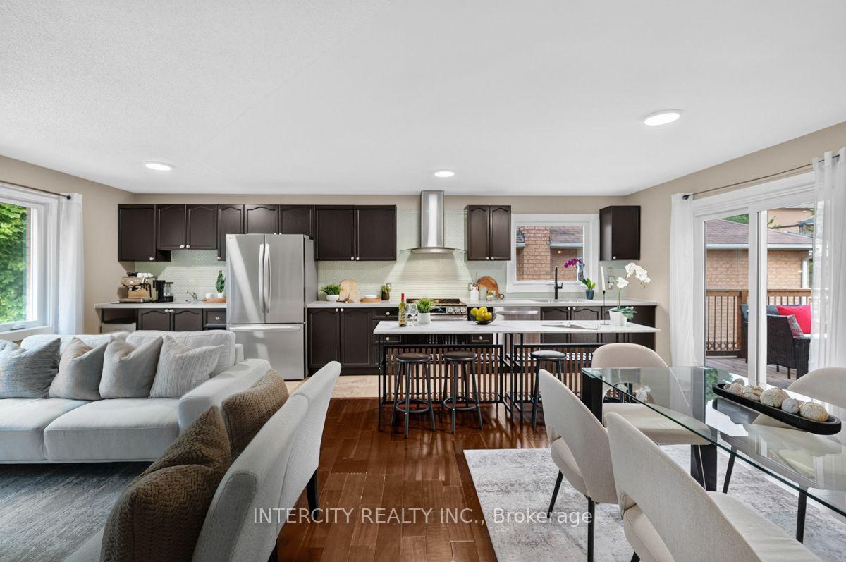 Photo 12 of 6 Compton Crescent, Bradford West Gwillimbury, Bradford — HOMEH