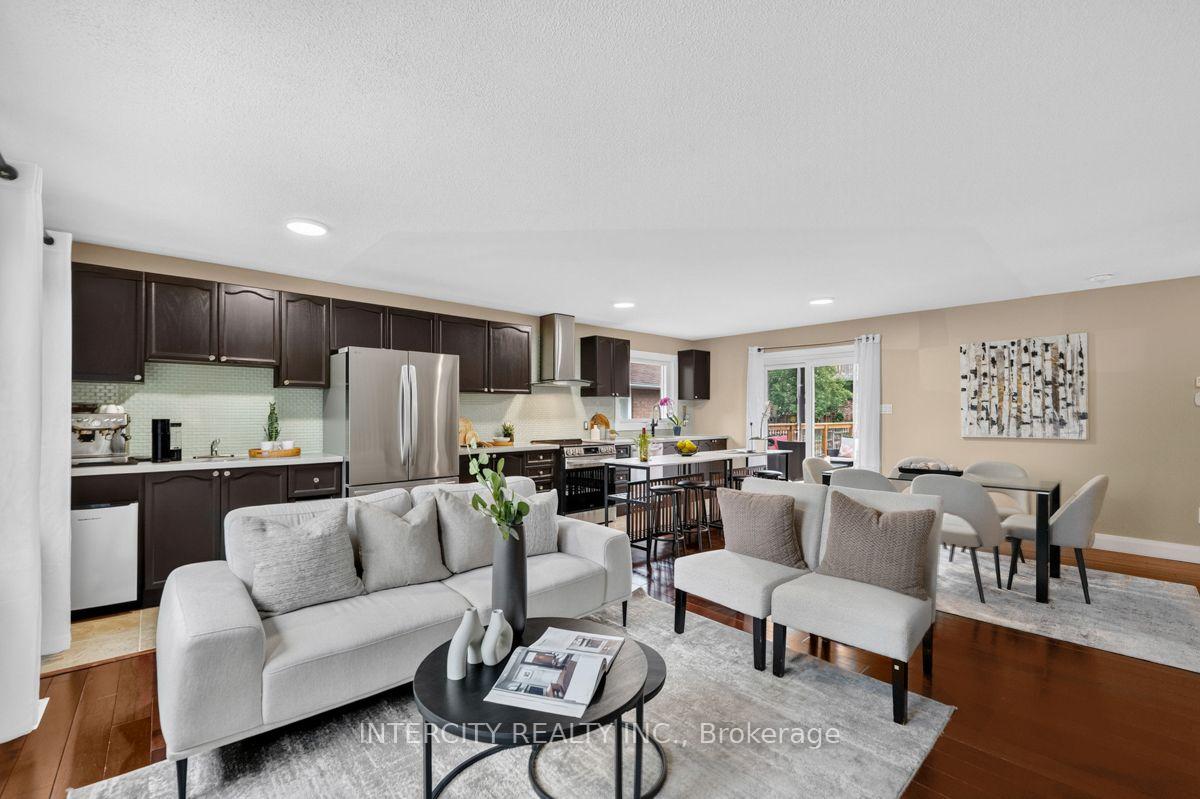 Photo 13 of 6 Compton Crescent, Bradford West Gwillimbury, Bradford — HOMEH