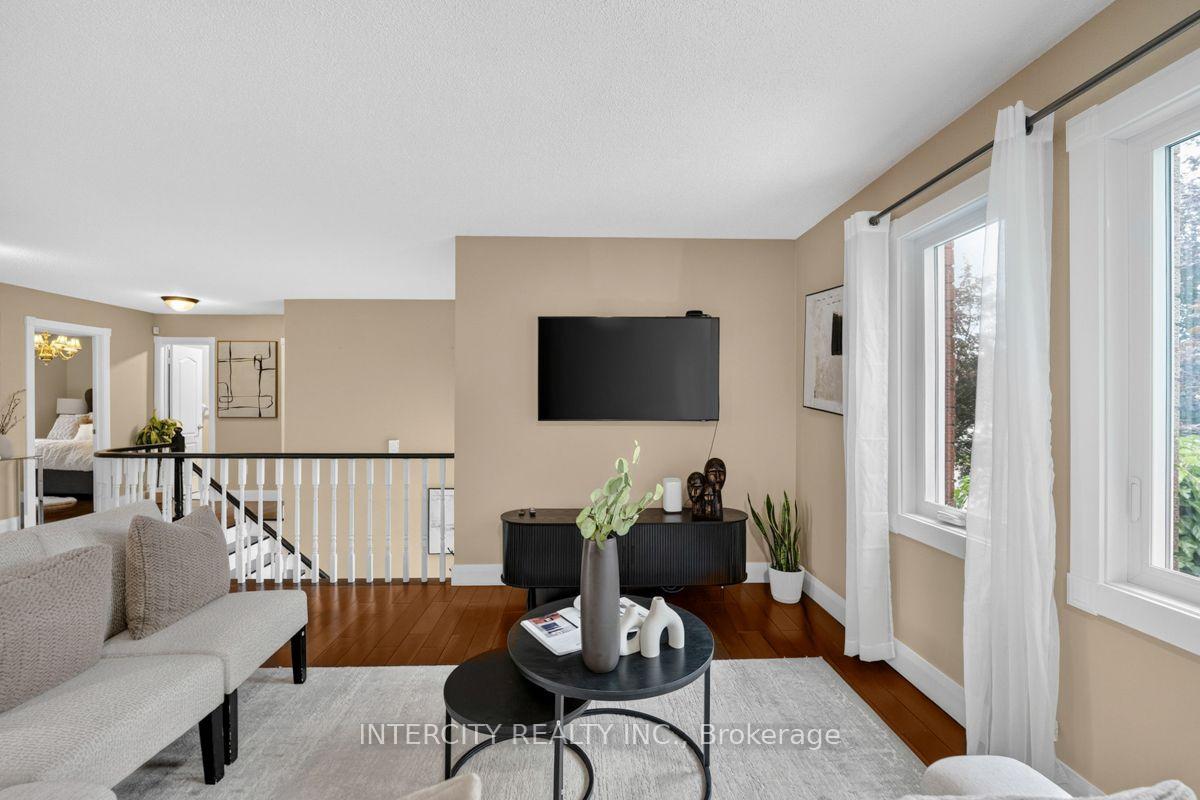 Photo 14 of 6 Compton Crescent, Bradford West Gwillimbury, Bradford — HOMEH