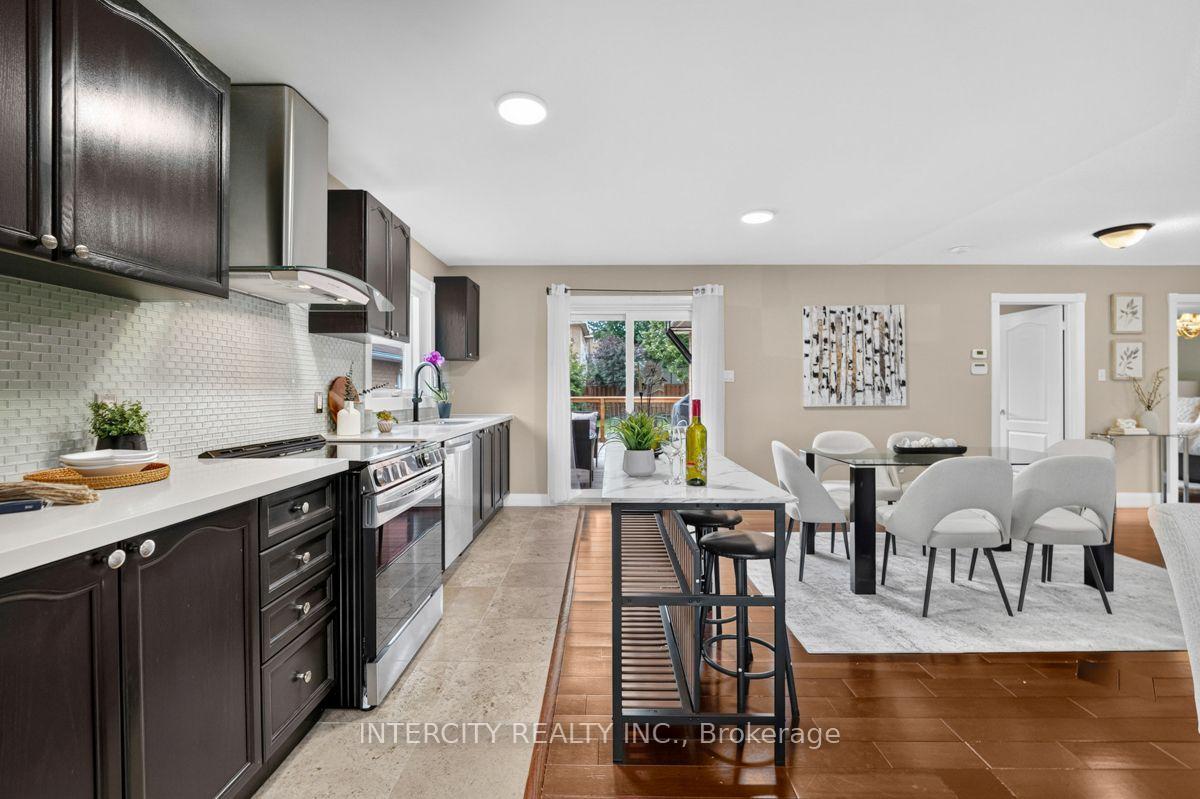 Photo 17 of 6 Compton Crescent, Bradford West Gwillimbury, Bradford — HOMEH