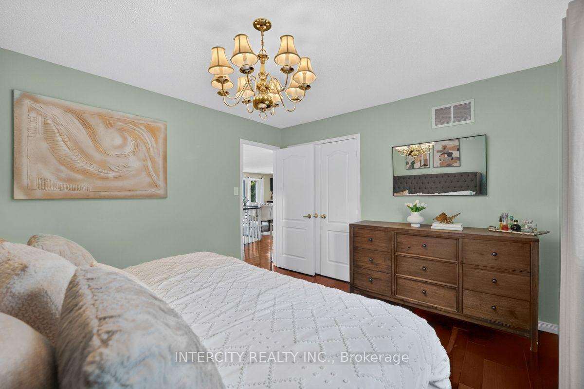 Photo 19 of 6 Compton Crescent, Bradford West Gwillimbury, Bradford — HOMEH