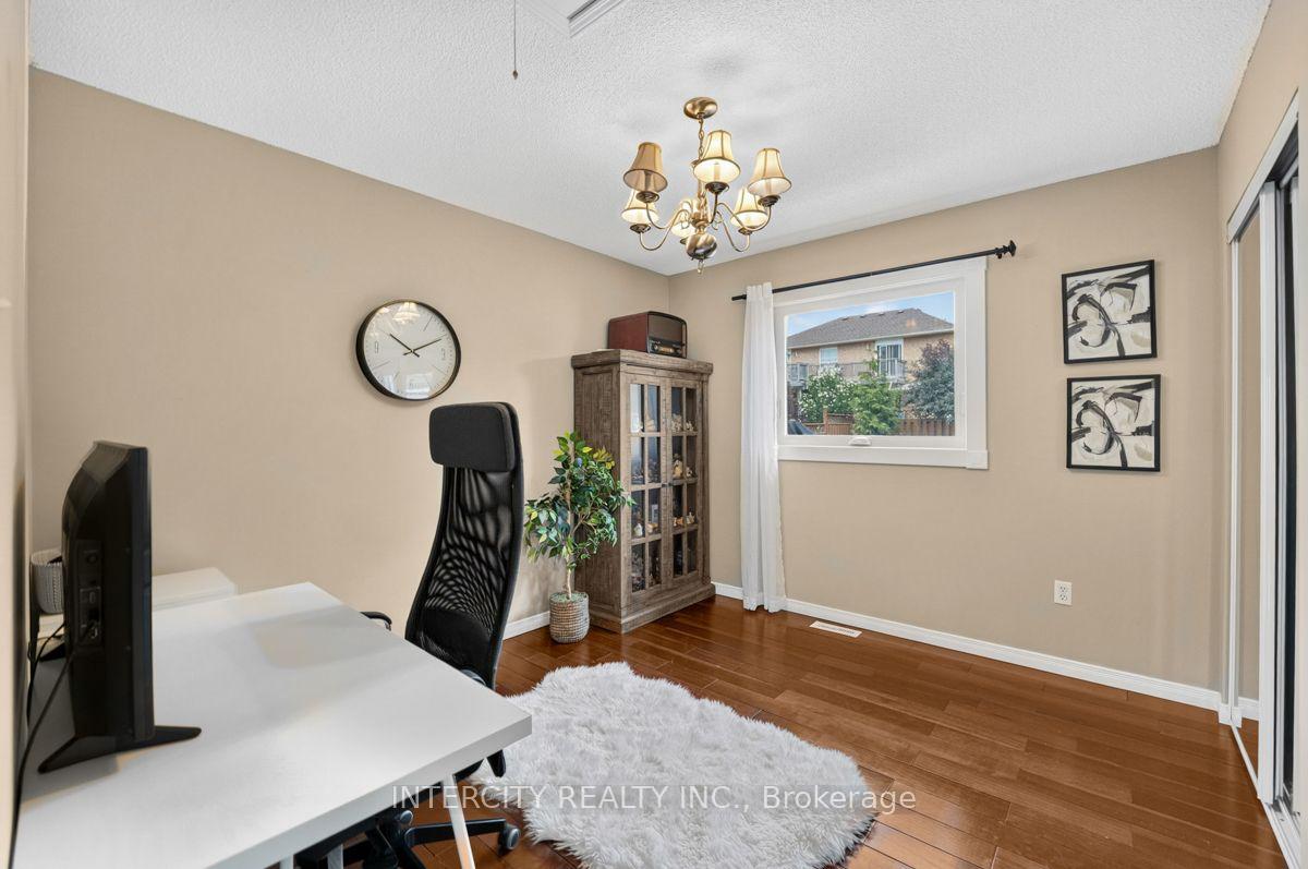 Photo 22 of 6 Compton Crescent, Bradford West Gwillimbury, Bradford — HOMEH