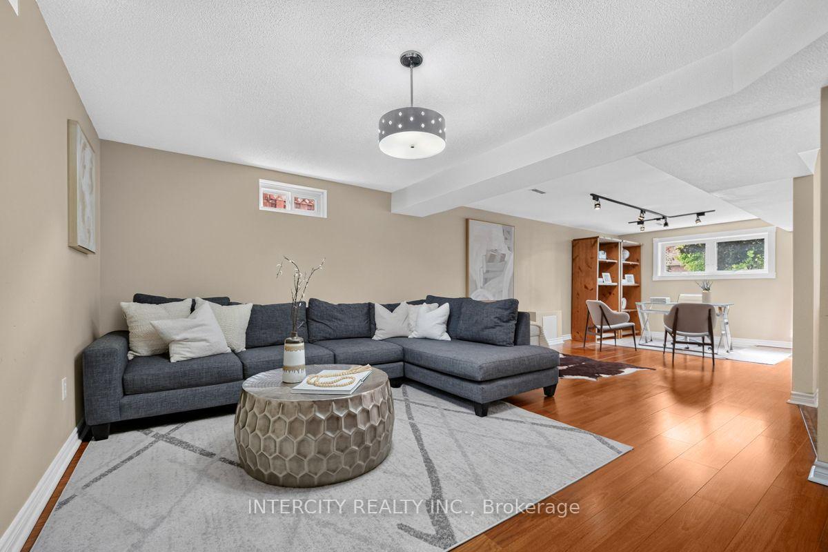 Photo 26 of 6 Compton Crescent, Bradford West Gwillimbury, Bradford — HOMEH