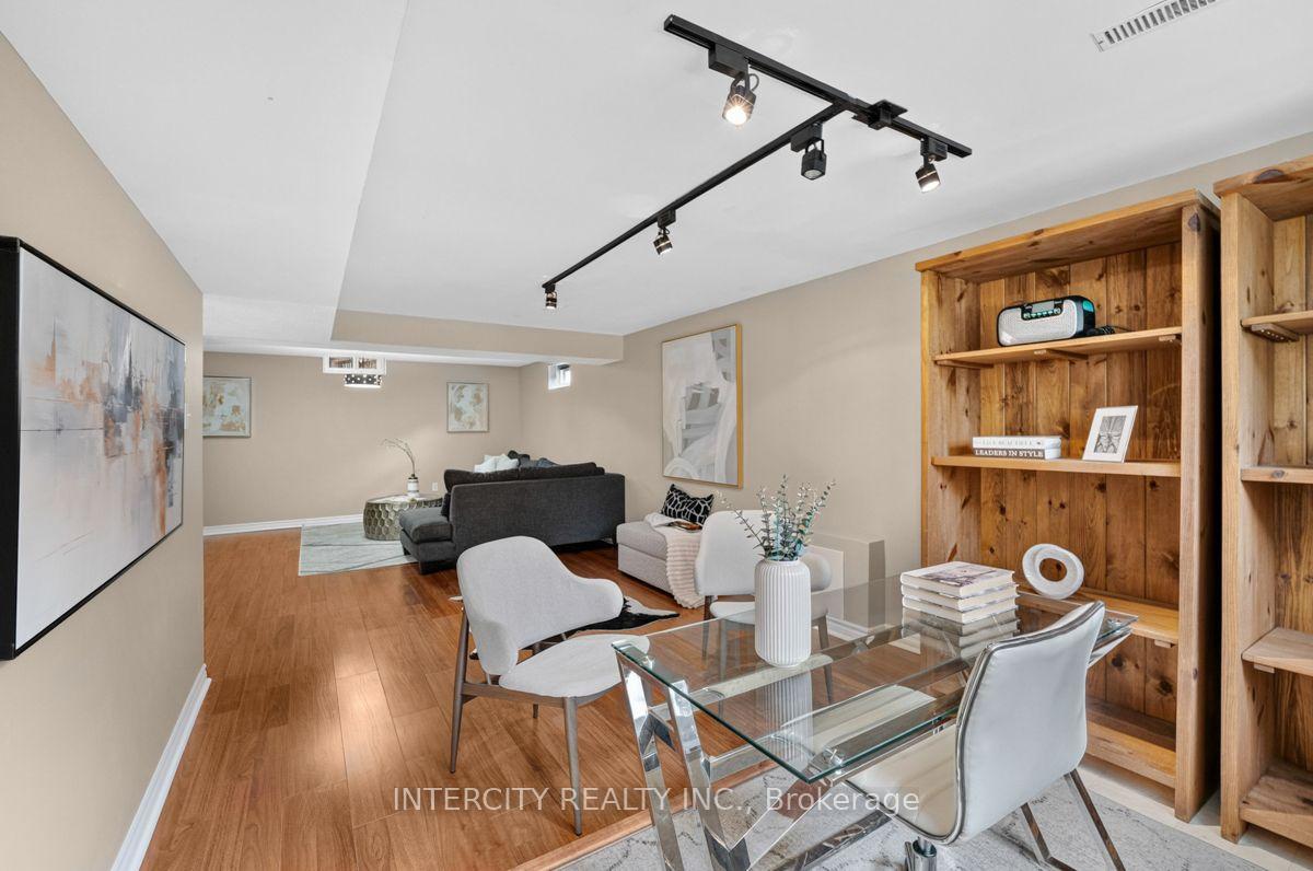 Photo 30 of 6 Compton Crescent, Bradford West Gwillimbury, Bradford — HOMEH