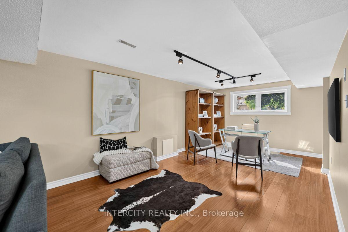 Photo 31 of 6 Compton Crescent, Bradford West Gwillimbury, Bradford — HOMEH
