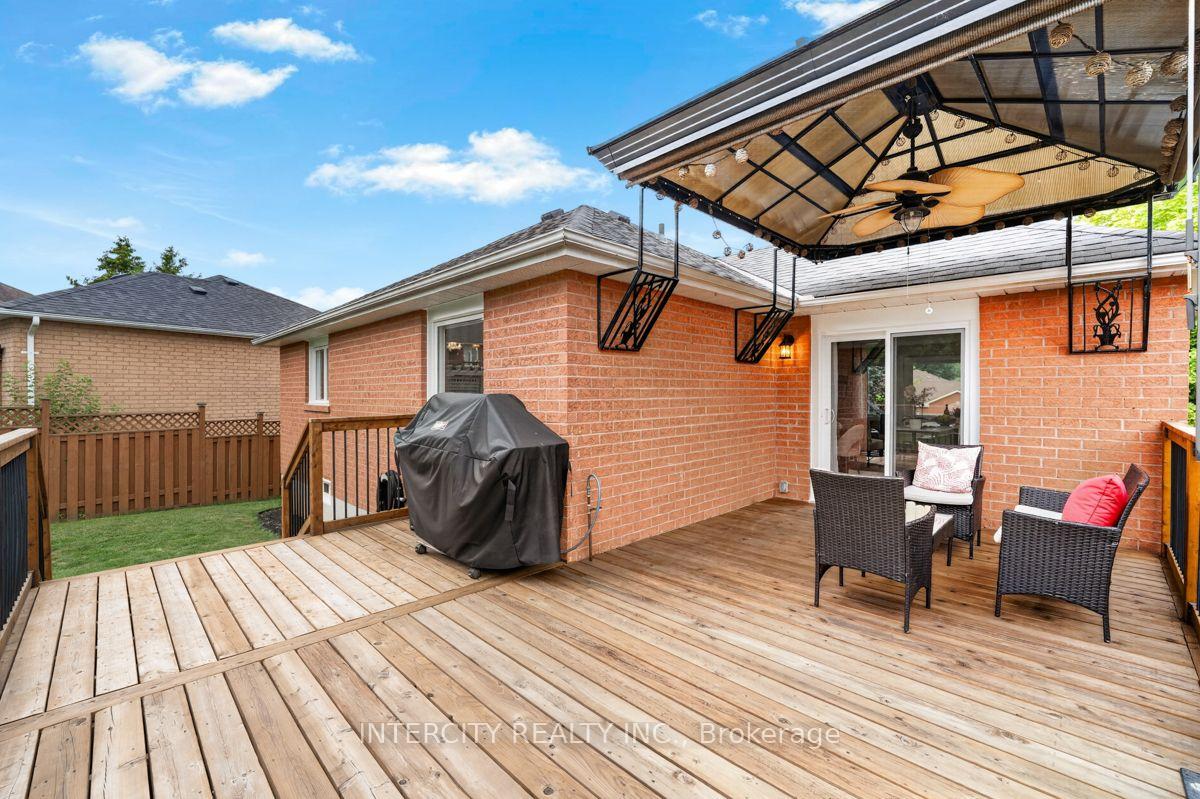 Photo 35 of 6 Compton Crescent, Bradford West Gwillimbury, Bradford — HOMEH