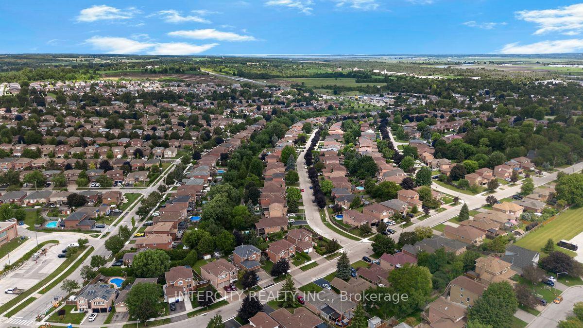 Photo 40 of 6 Compton Crescent, Bradford West Gwillimbury, Bradford — HOMEH