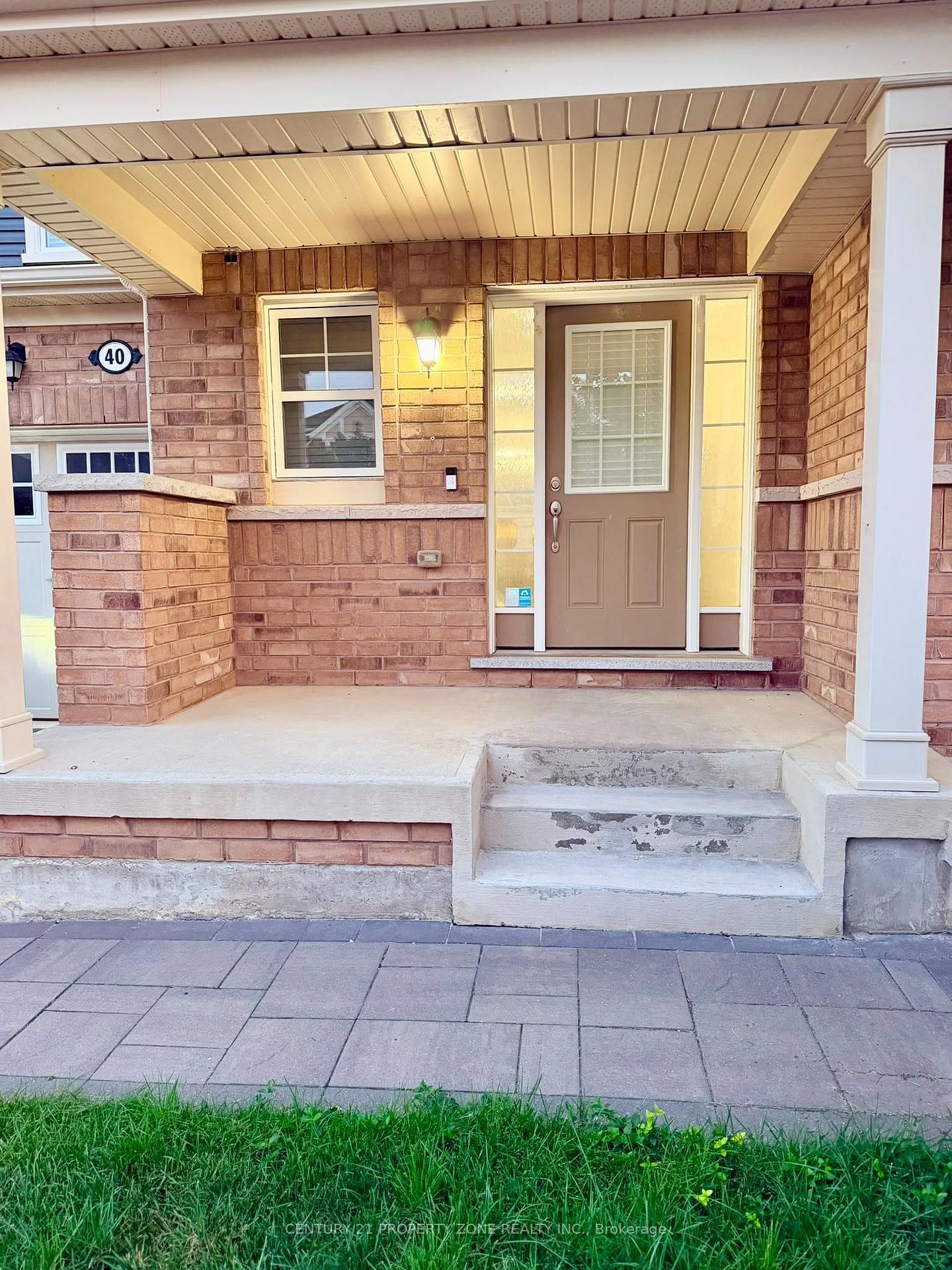 Photo 3 of 40 Leblanc Crescent, Brampton, Northwest Brampton — HOMEH