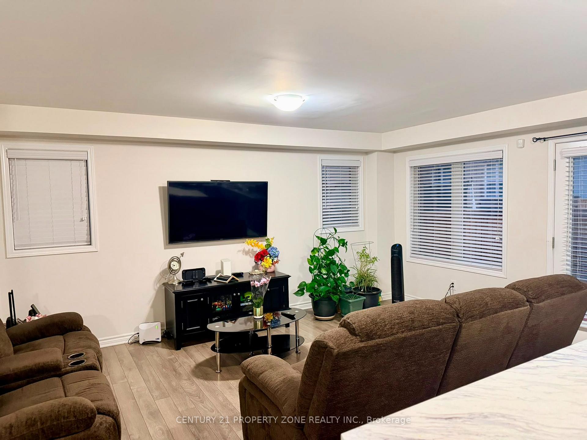 Photo 8 of 40 Leblanc Crescent, Brampton, Northwest Brampton — HOMEH