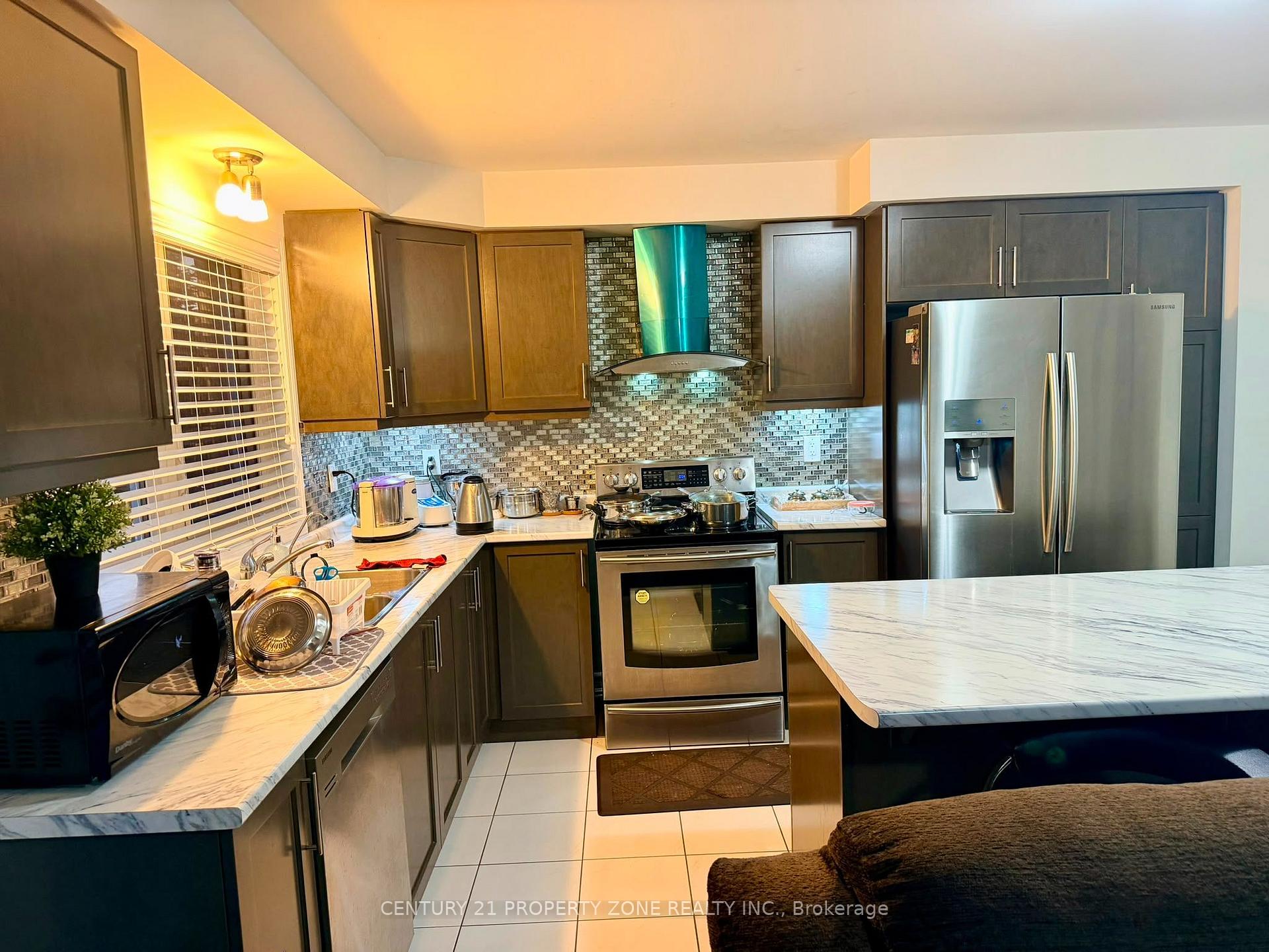 Photo 9 of 40 Leblanc Crescent, Brampton, Northwest Brampton — HOMEH