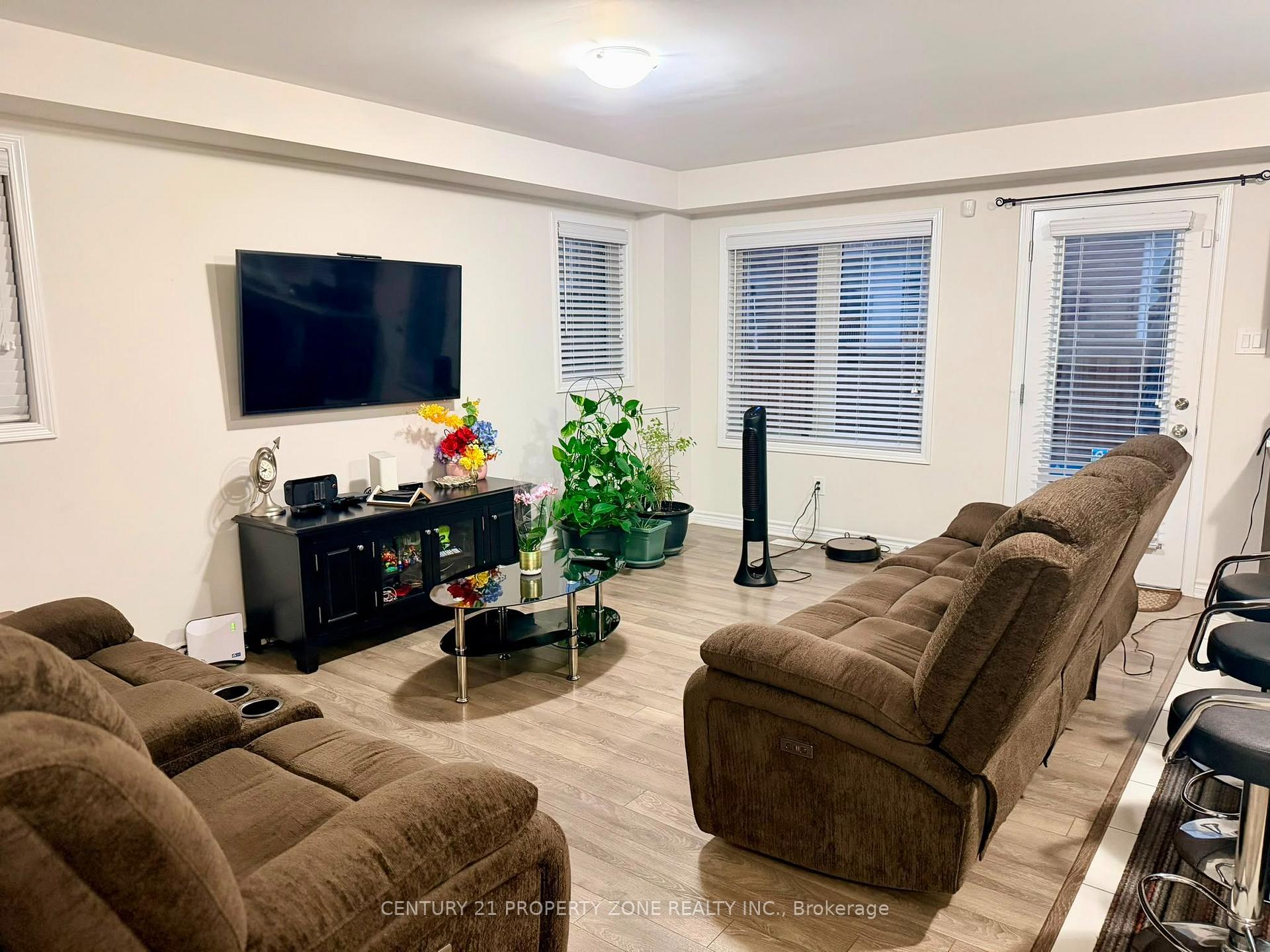Photo 11 of 40 Leblanc Crescent, Brampton, Northwest Brampton — HOMEH