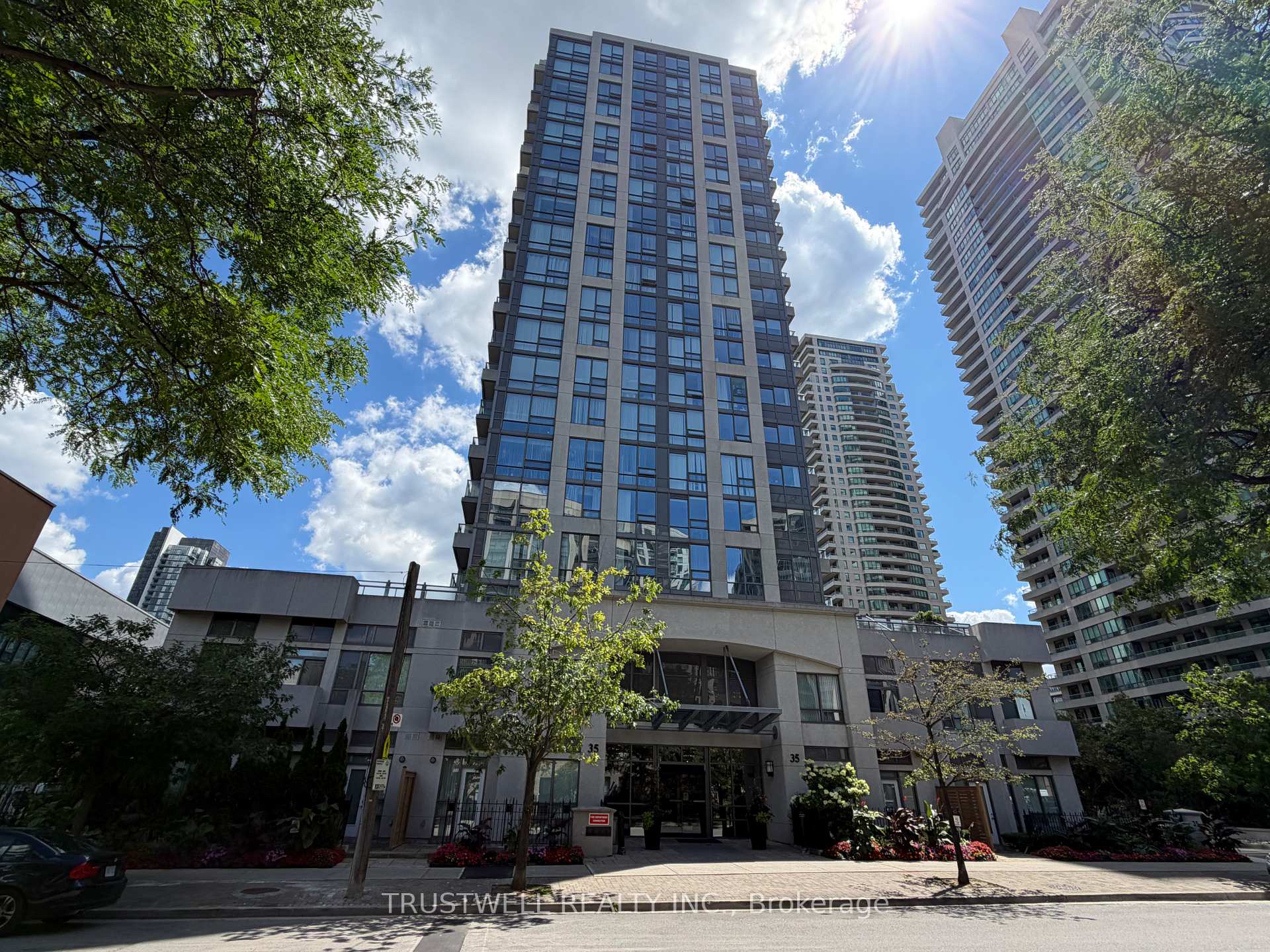 Front of Unit 2120, 35 Hollywood Avenue