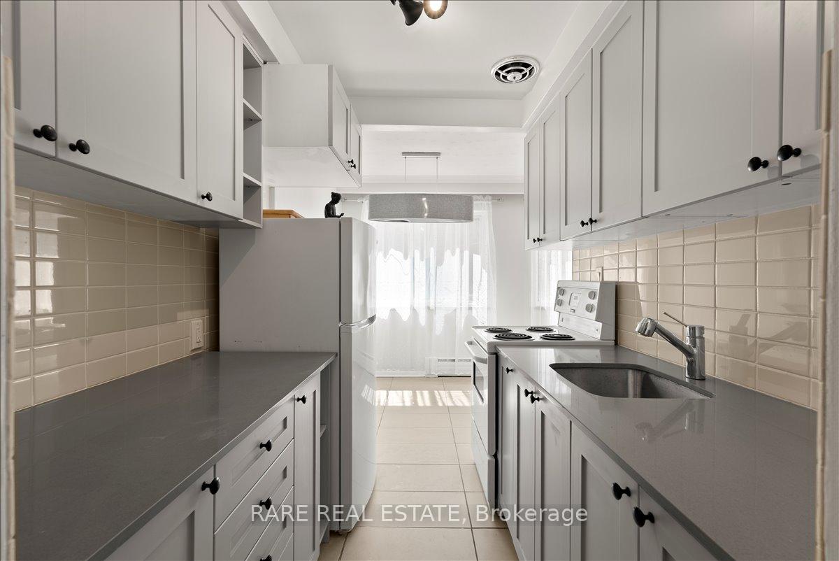 Photo 1 of Unit 4, 2 Twenty First Street, Etobicoke, New Toronto — HOMEH