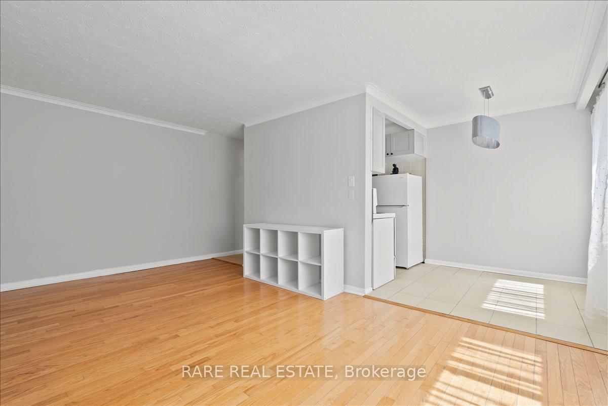Photo 8 of Unit 4, 2 Twenty First Street, Etobicoke, New Toronto — HOMEH