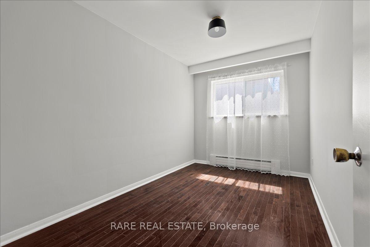 Photo 10 of Unit 4, 2 Twenty First Street, Etobicoke, New Toronto — HOMEH