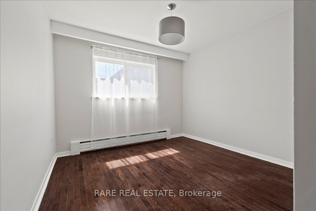 Photo 11 of Unit 4, 2 Twenty First Street, Etobicoke, New Toronto — HOMEH