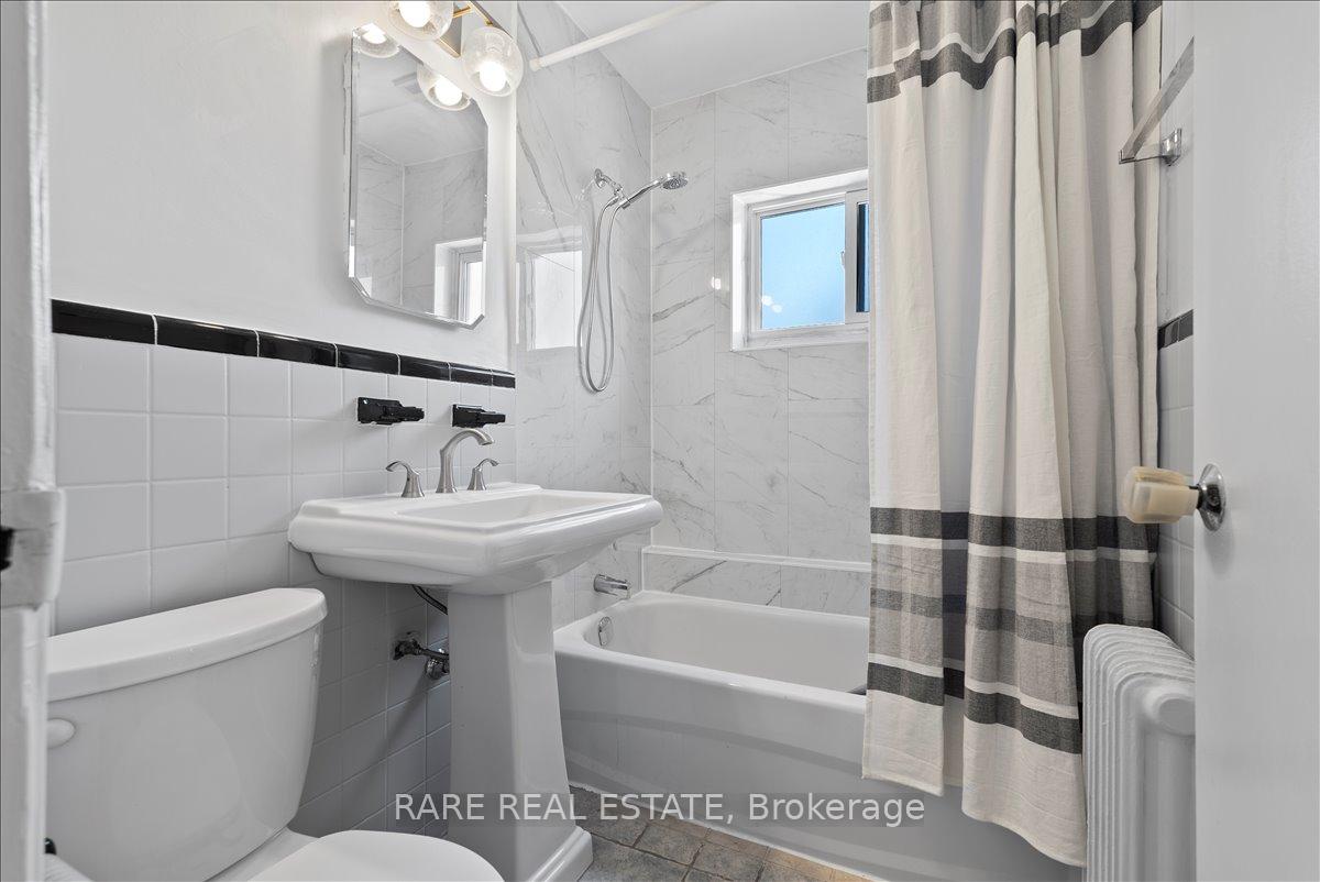 Photo 13 of Unit 4, 2 Twenty First Street, Etobicoke, New Toronto — HOMEH