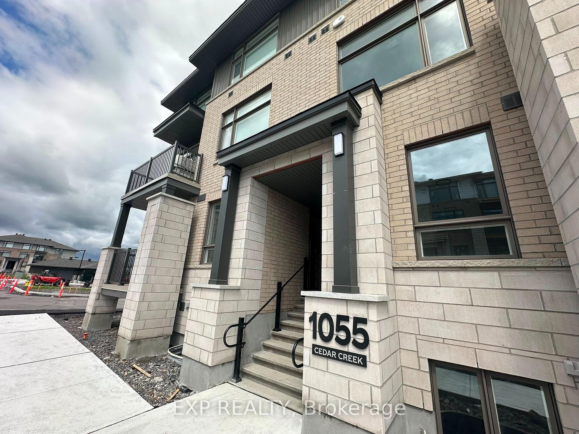 Photo 2 of Unit J, 1055 Cedar Creek Drive, Ottawa, Blossom Park/Kemp Park/Findlay Creek — HOMEH