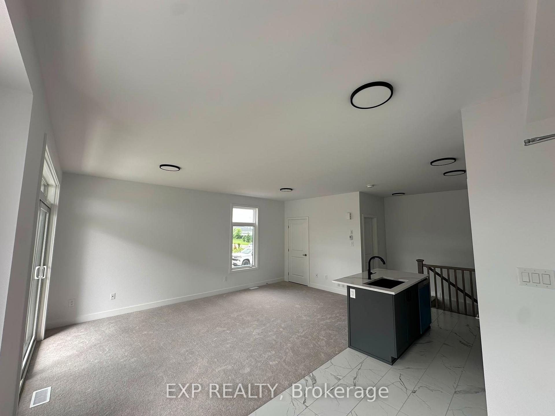 Photo 6 of Unit J, 1055 Cedar Creek Drive, Ottawa, Blossom Park/Kemp Park/Findlay Creek — HOMEH
