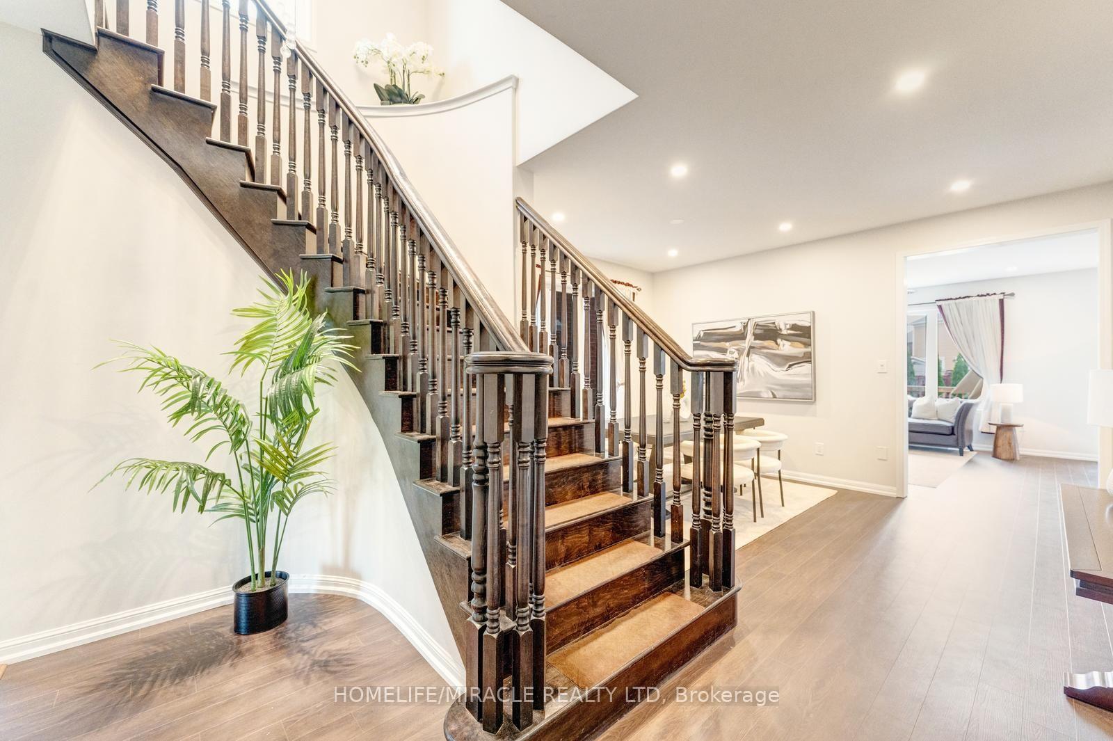Photo 5 of 16 Hasker Road, Brampton, Northwest Brampton — HOMEH
