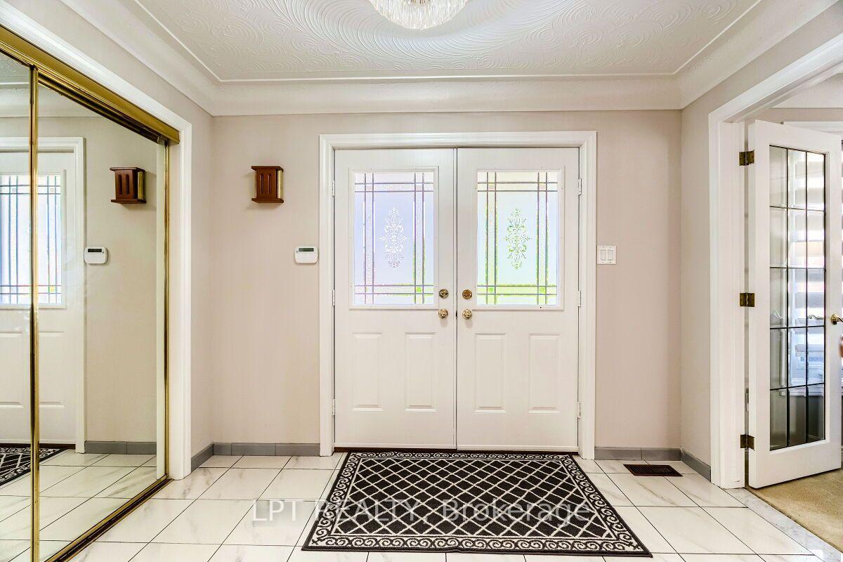 Photo 3 of 16 Vogue Court, Hamilton, Stoney Creek — HOMEH