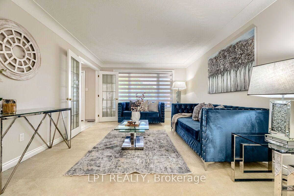 Photo 8 of 16 Vogue Court, Hamilton, Stoney Creek — HOMEH