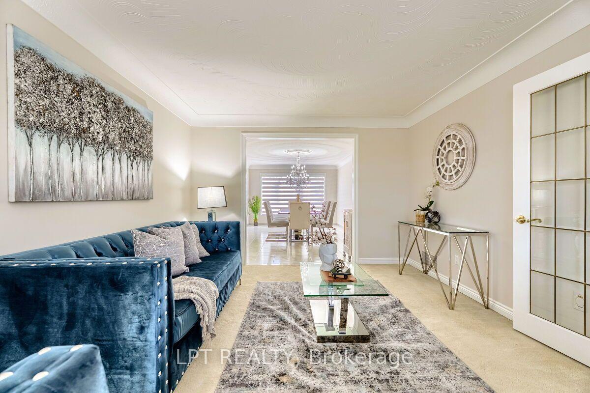 Photo 9 of 16 Vogue Court, Hamilton, Stoney Creek — HOMEH