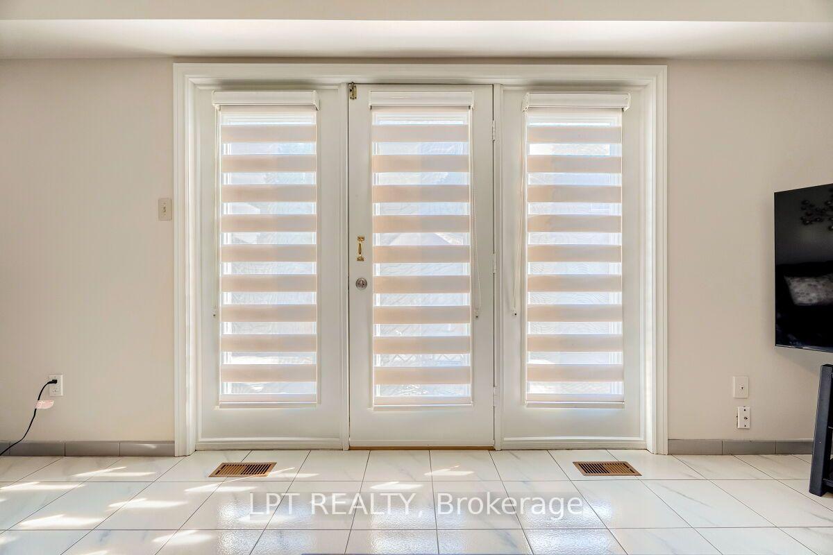 Photo 13 of 16 Vogue Court, Hamilton, Stoney Creek — HOMEH