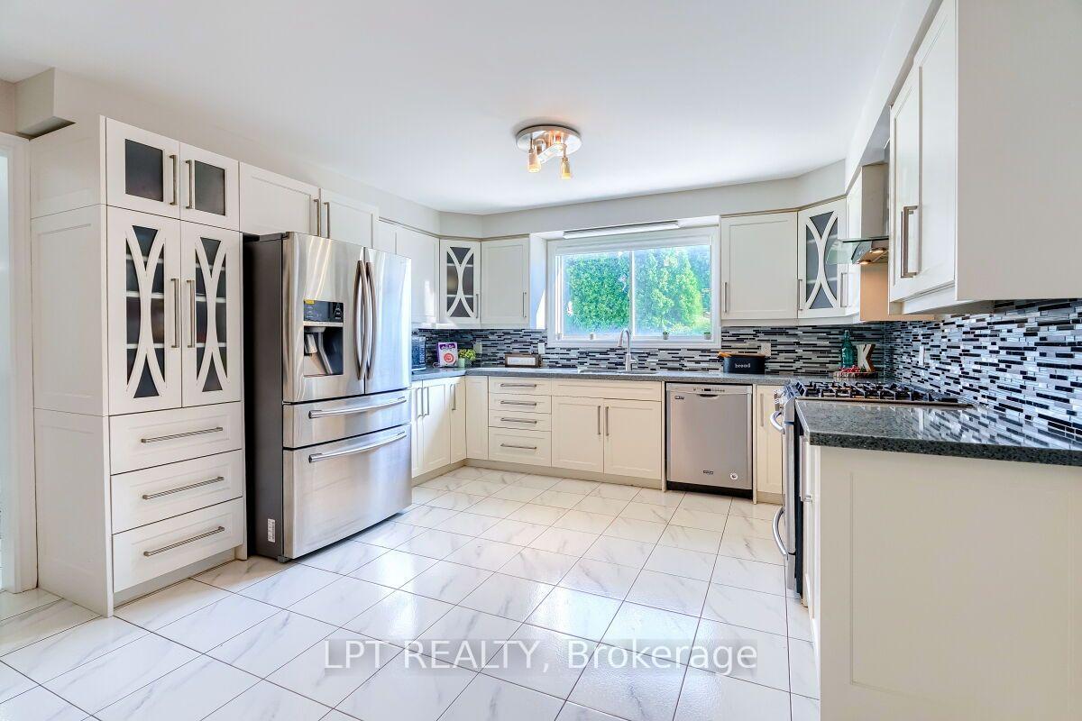 Photo 15 of 16 Vogue Court, Hamilton, Stoney Creek — HOMEH