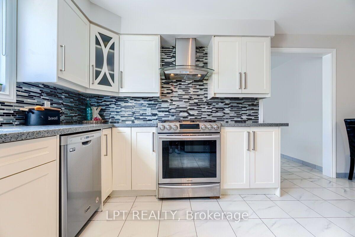 Photo 17 of 16 Vogue Court, Hamilton, Stoney Creek — HOMEH