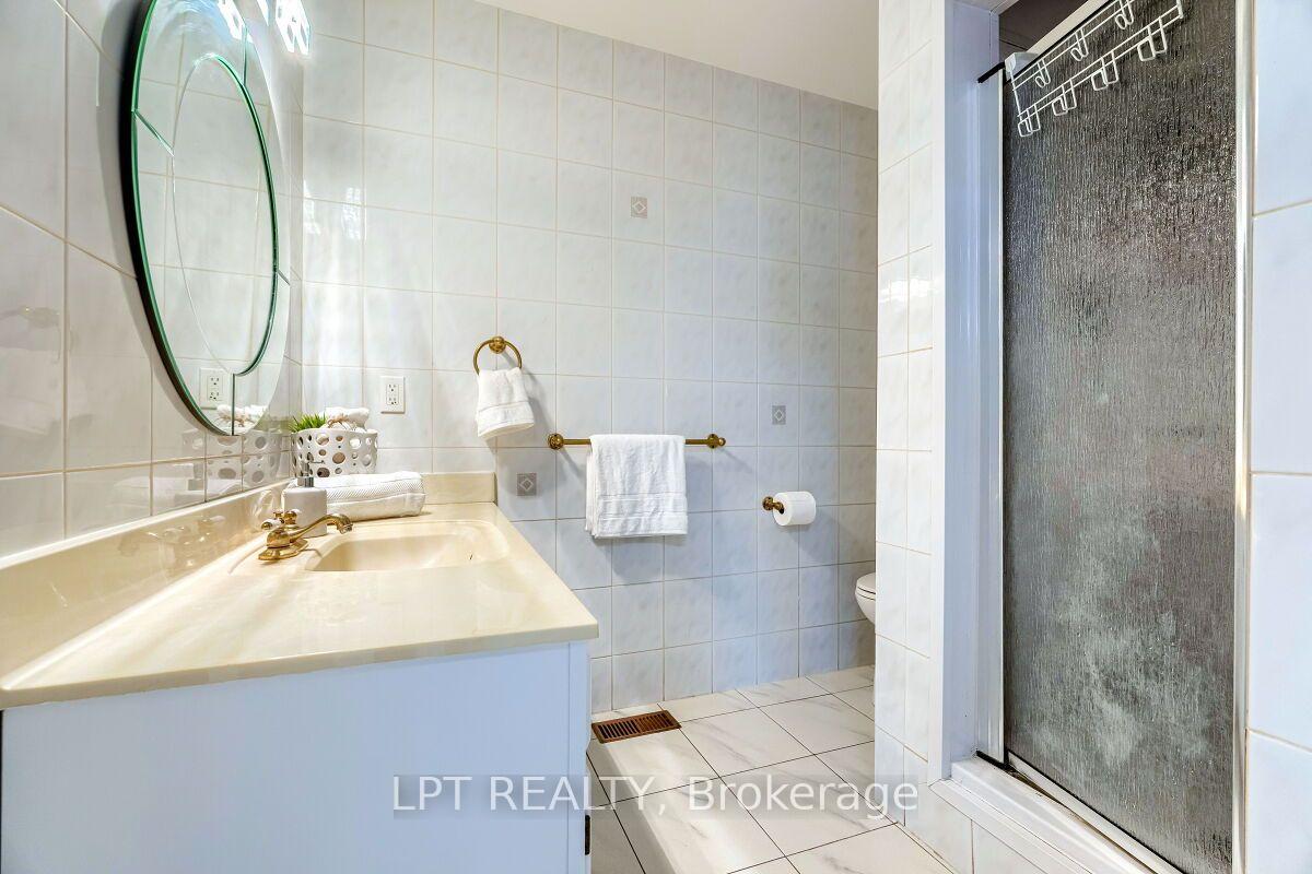 Photo 18 of 16 Vogue Court, Hamilton, Stoney Creek — HOMEH