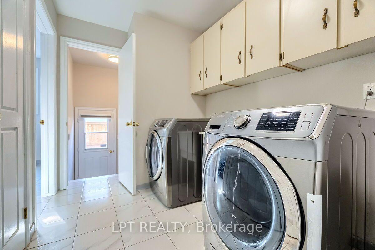 Photo 19 of 16 Vogue Court, Hamilton, Stoney Creek — HOMEH