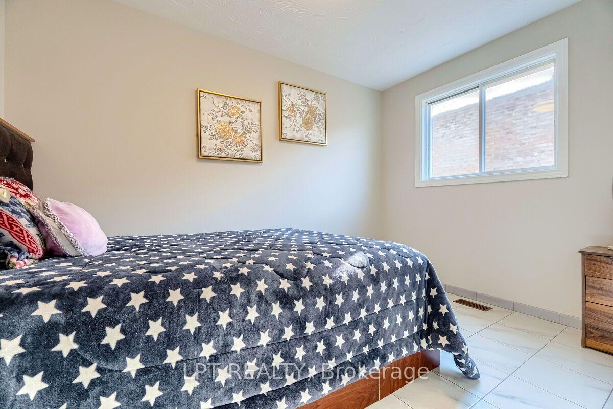 Photo 20 of 16 Vogue Court, Hamilton, Stoney Creek — HOMEH