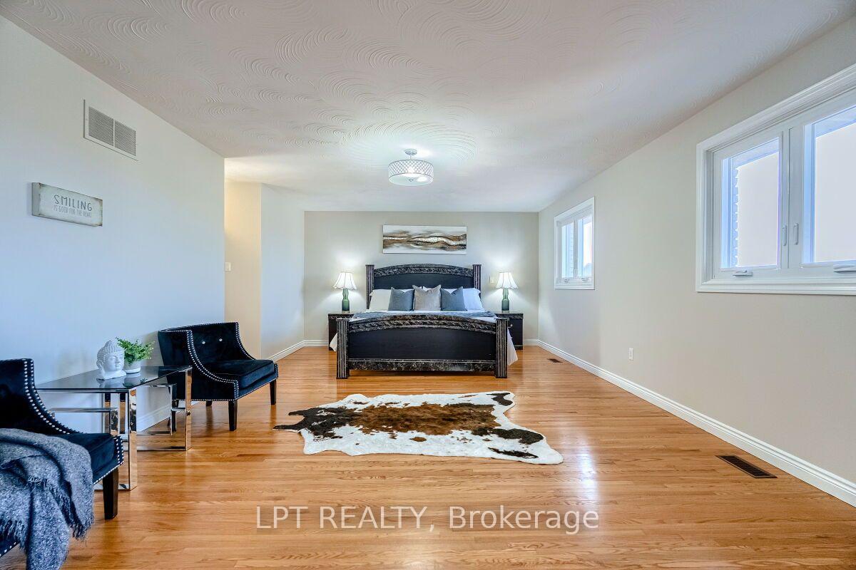 Photo 21 of 16 Vogue Court, Hamilton, Stoney Creek — HOMEH