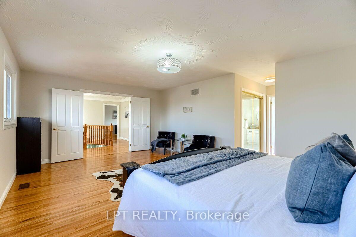 Photo 22 of 16 Vogue Court, Hamilton, Stoney Creek — HOMEH