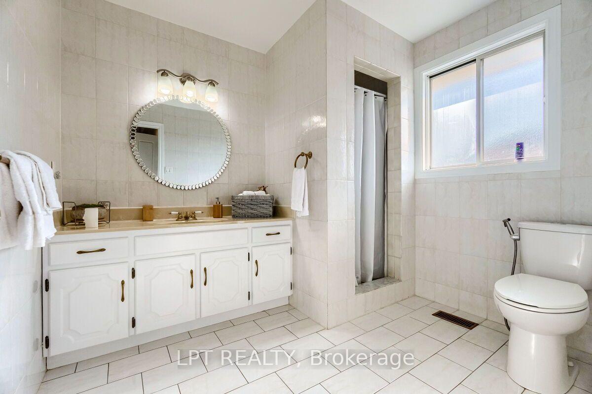Photo 26 of 16 Vogue Court, Hamilton, Stoney Creek — HOMEH