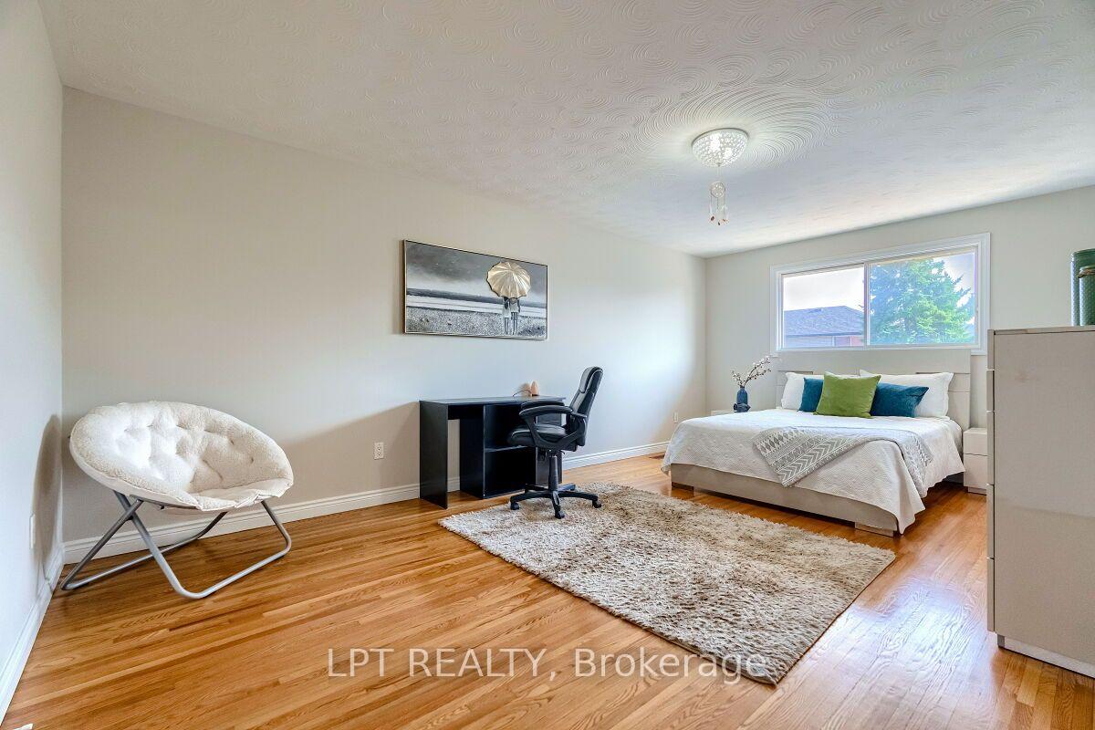 Photo 27 of 16 Vogue Court, Hamilton, Stoney Creek — HOMEH