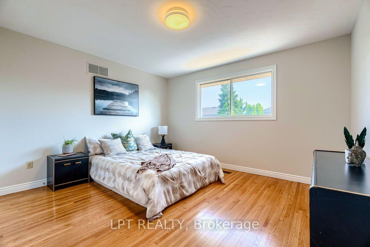 Photo 29 of 16 Vogue Court, Hamilton, Stoney Creek — HOMEH