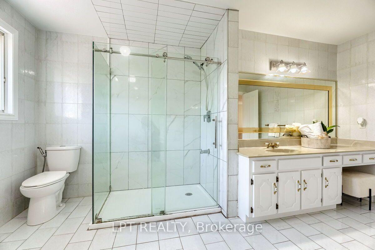 Photo 32 of 16 Vogue Court, Hamilton, Stoney Creek — HOMEH