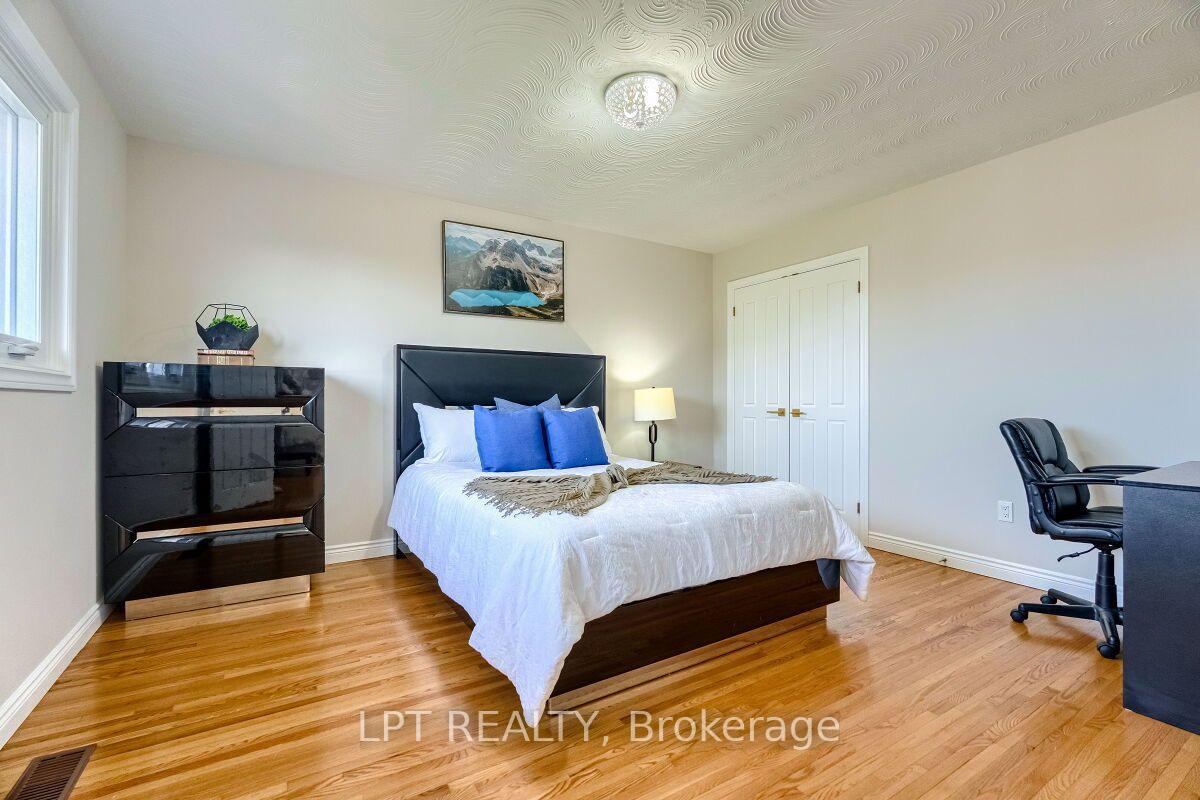 Photo 33 of 16 Vogue Court, Hamilton, Stoney Creek — HOMEH