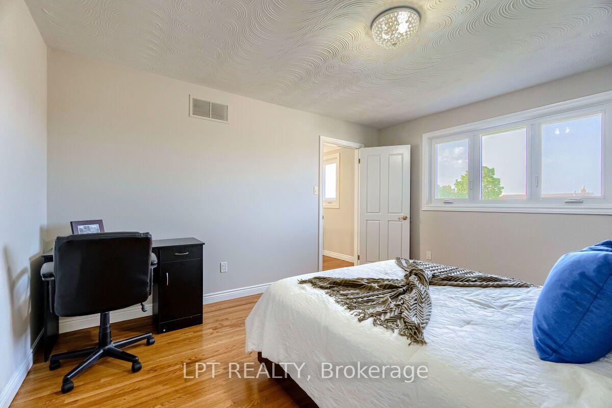 Photo 34 of 16 Vogue Court, Hamilton, Stoney Creek — HOMEH