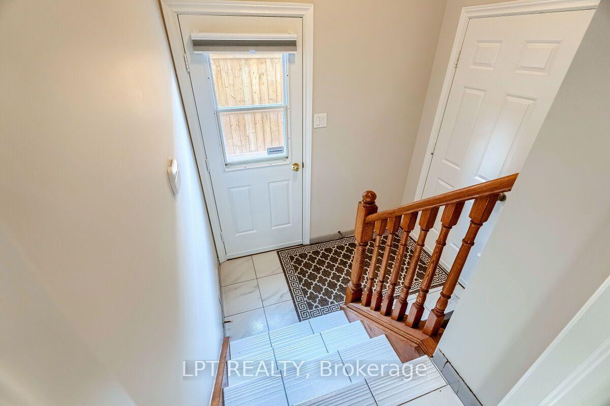Photo 35 of 16 Vogue Court, Hamilton, Stoney Creek — HOMEH