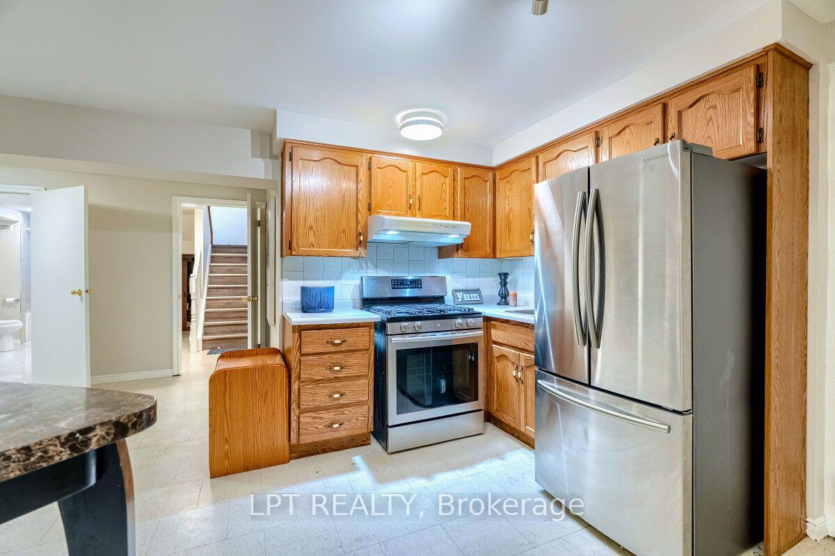 Photo 37 of 16 Vogue Court, Hamilton, Stoney Creek — HOMEH