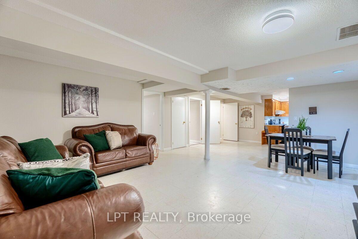 Photo 38 of 16 Vogue Court, Hamilton, Stoney Creek — HOMEH