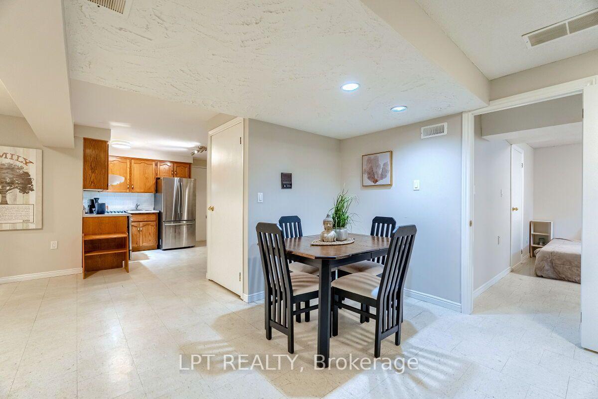 Photo 39 of 16 Vogue Court, Hamilton, Stoney Creek — HOMEH