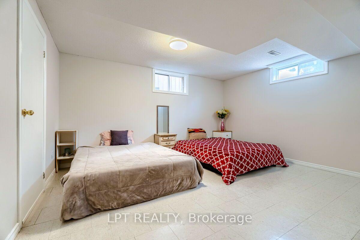 Photo 40 of 16 Vogue Court, Hamilton, Stoney Creek — HOMEH